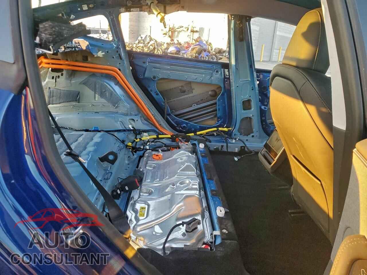 TESLA MODEL 3 2025 - 5YJ3E1EA3SF907447