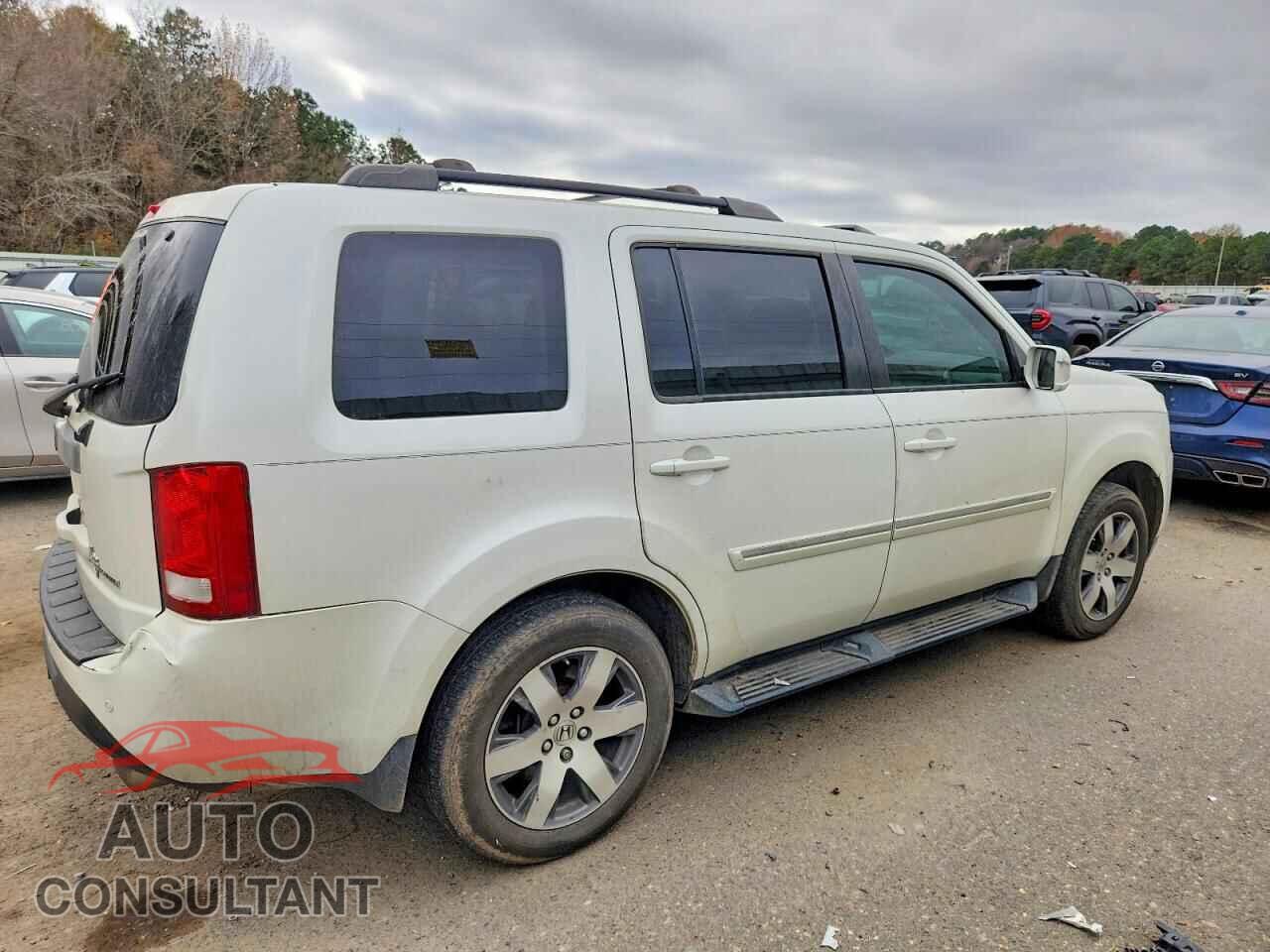 HONDA PILOT 2015 - 5FNYF3H99FB028654