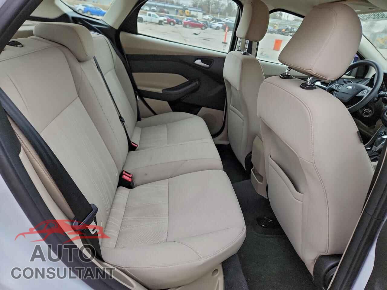 FORD FOCUS 2015 - 1FADP3K28FL277392