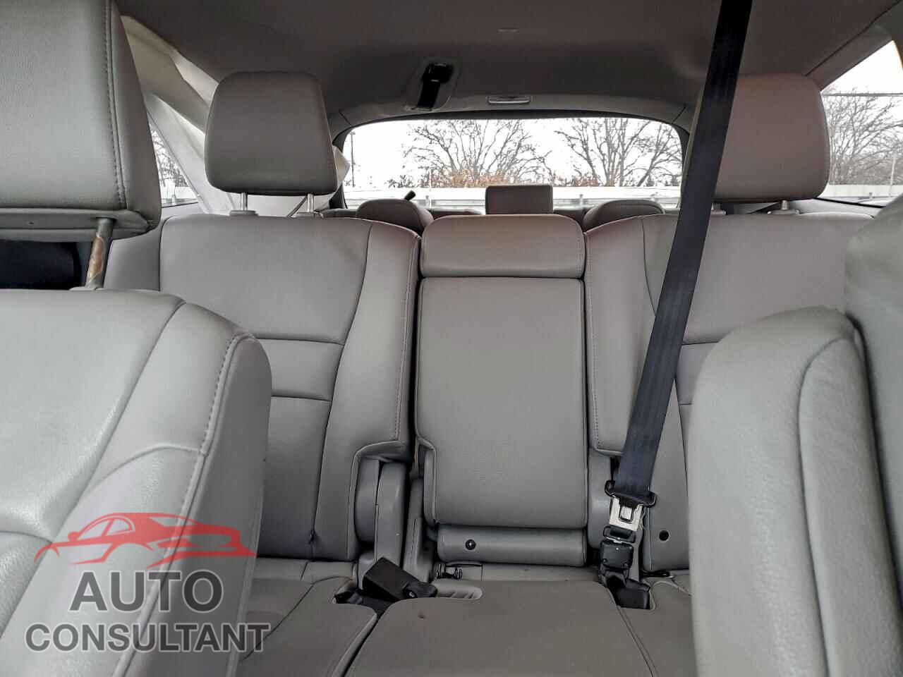 HONDA PILOT 2017 - 5FNYF6H52HB103471