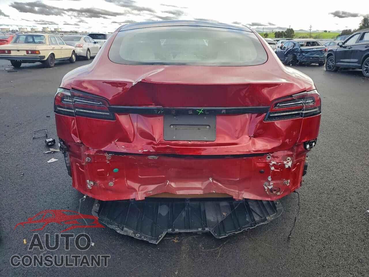 TESLA MODEL S 2023 - 5YJSA1E5XPF528852