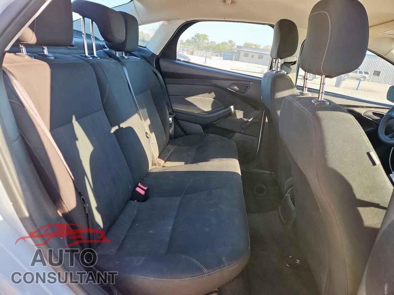 FORD FOCUS 2016 - 1FADP3E27GL351382