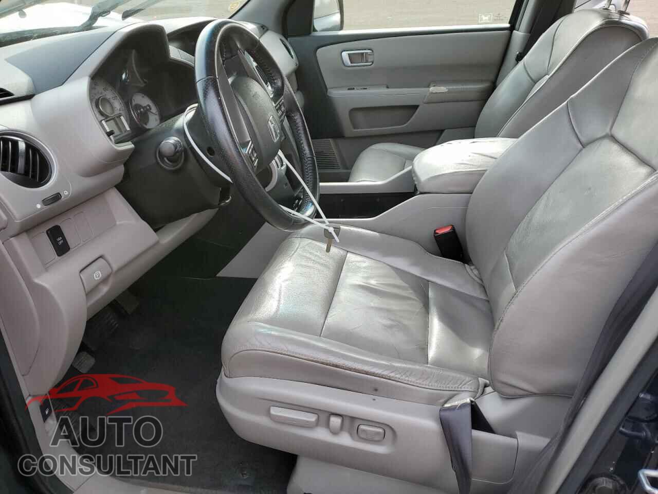HONDA PILOT 2011 - 5FNYF4H56BB010593