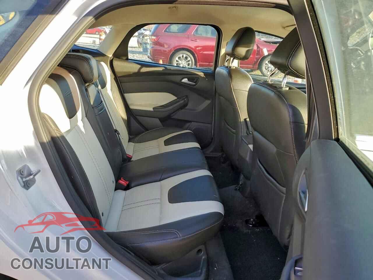FORD FOCUS 2012 - 1FAHP3M21CL128218