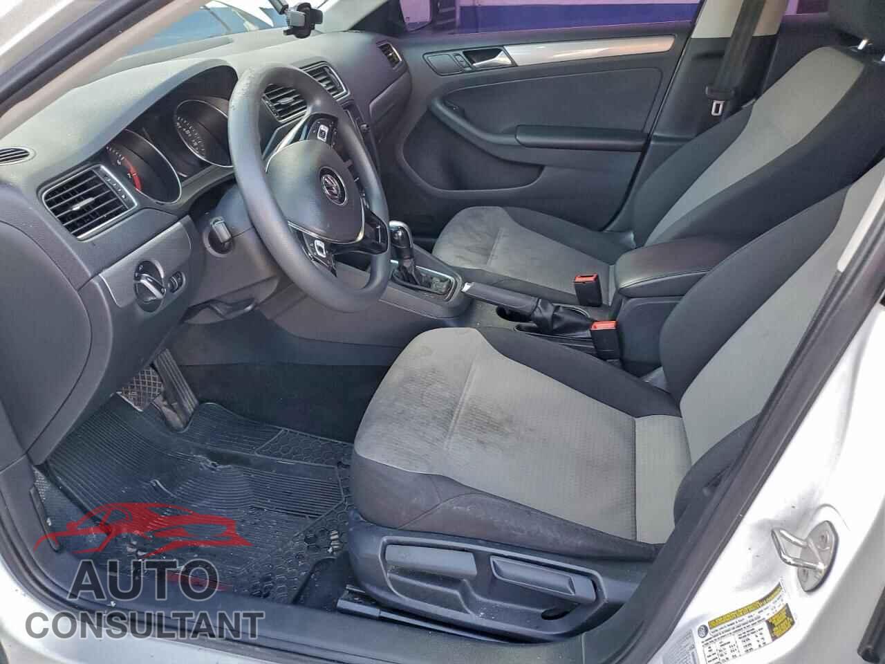 VOLKSWAGEN JETTA 2017 - 3VW2B7AJ2HM310370