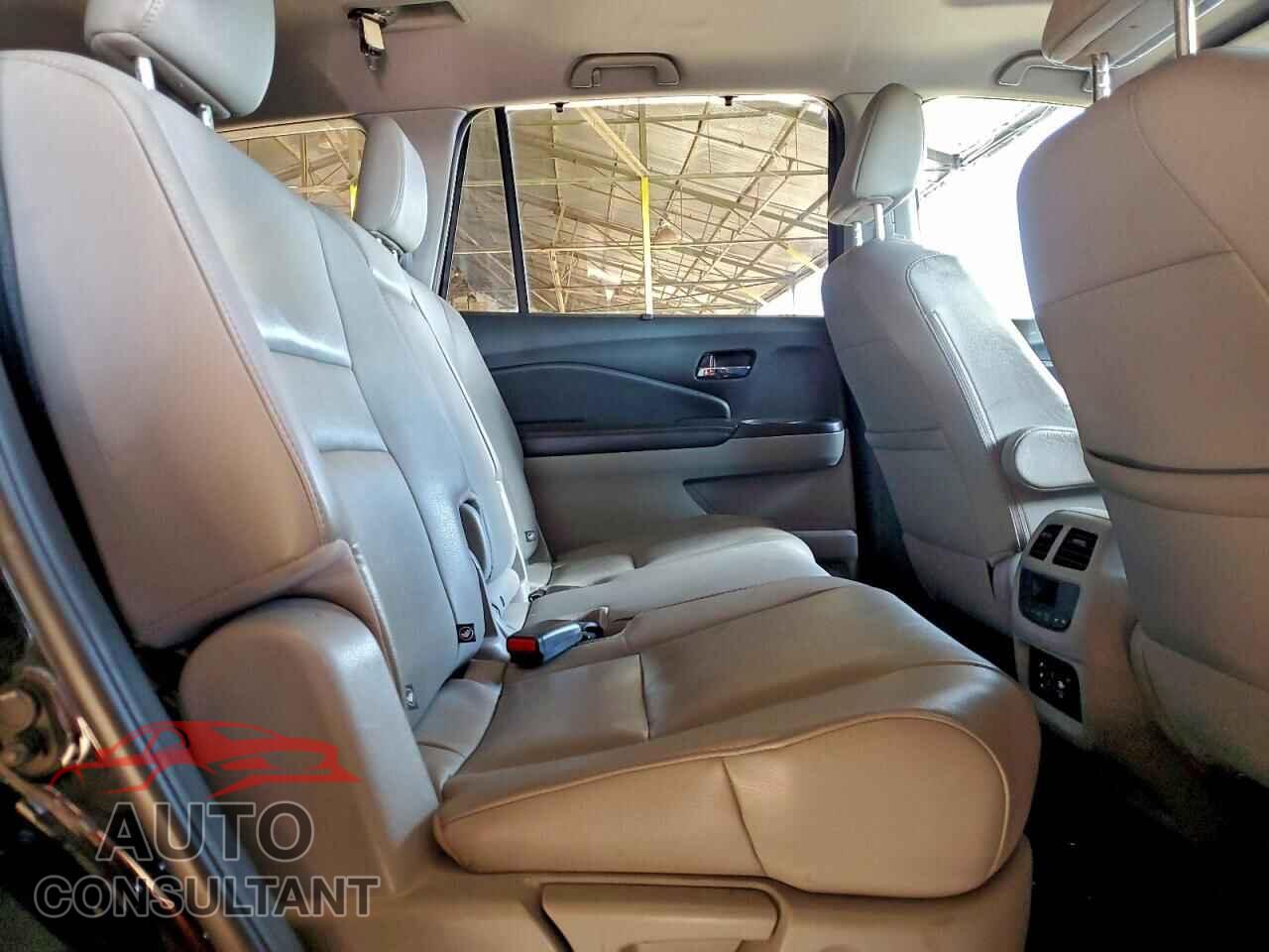 HONDA PILOT 2018 - 5FNYF5H96JB012724