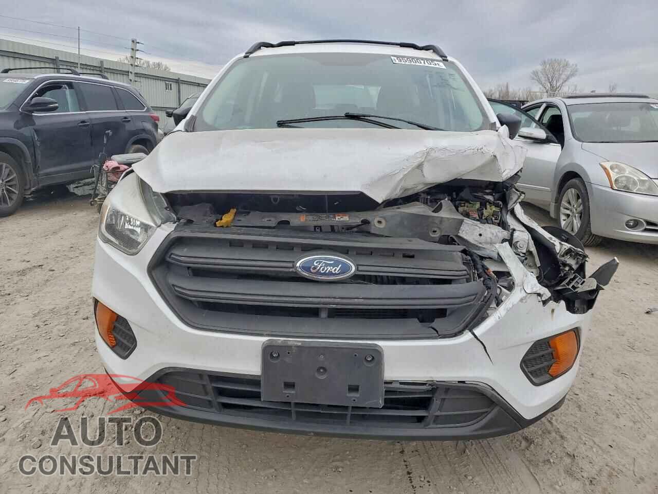 FORD ESCAPE 2017 - 1FMCU0F77HUB79725
