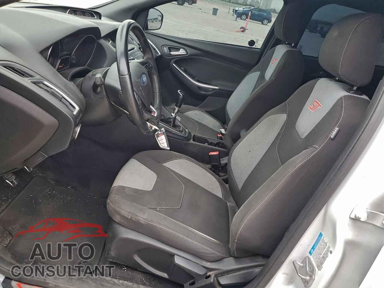 FORD FOCUS 2017 - 1FADP3L97HL290553