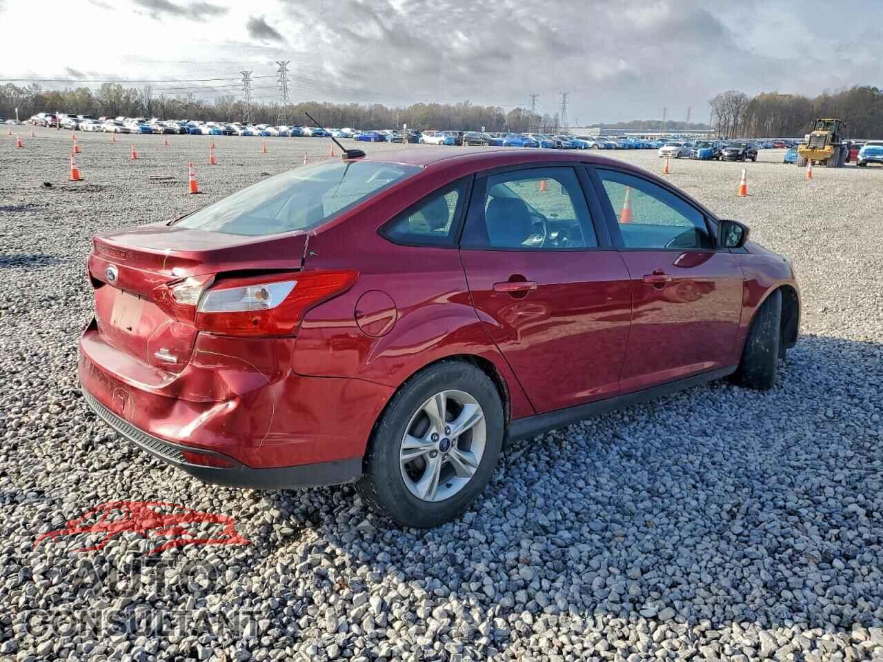 FORD FOCUS 2014 - 1FADP3F2XEL425440