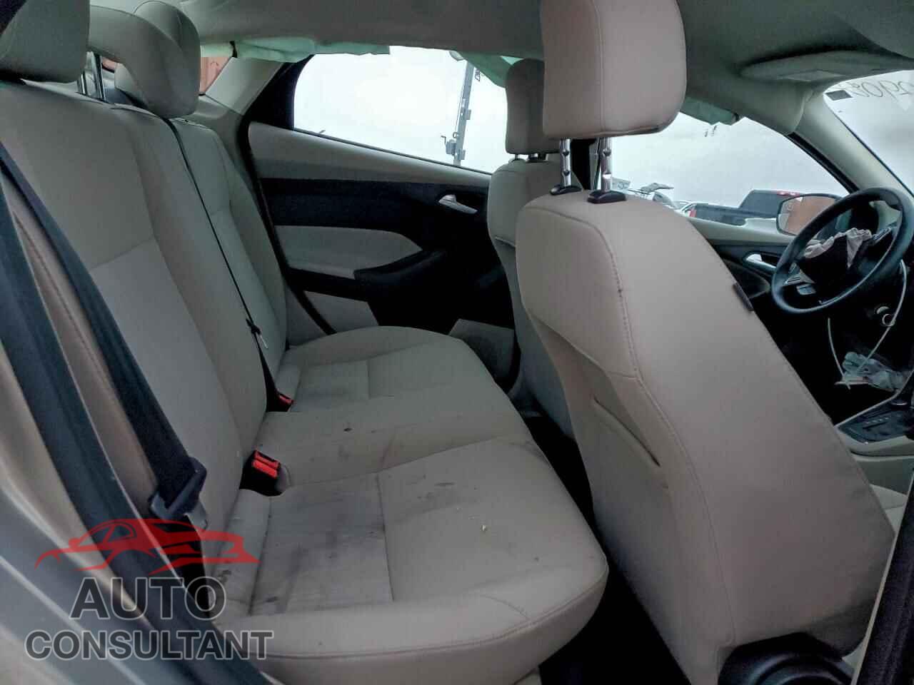 FORD FOCUS 2015 - 1FADP3F24FL382702