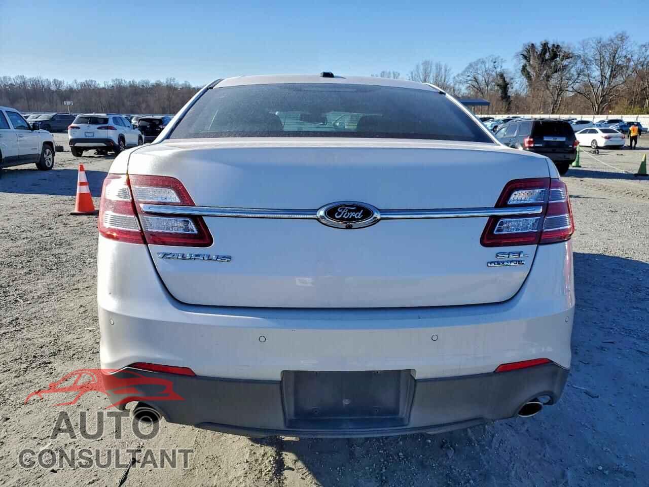 FORD TAURUS 2015 - 1FAHP2E87FG158513