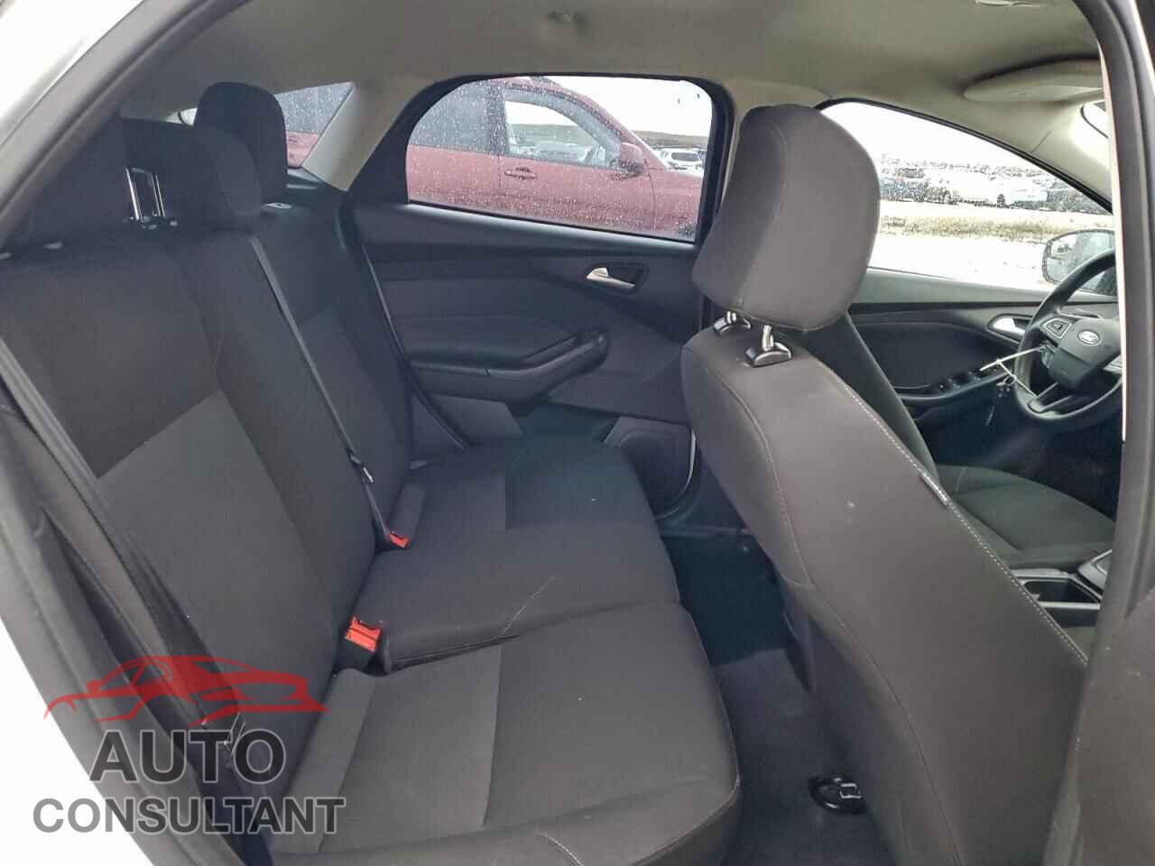 FORD FOCUS 2015 - 1FADP3K29FL324042