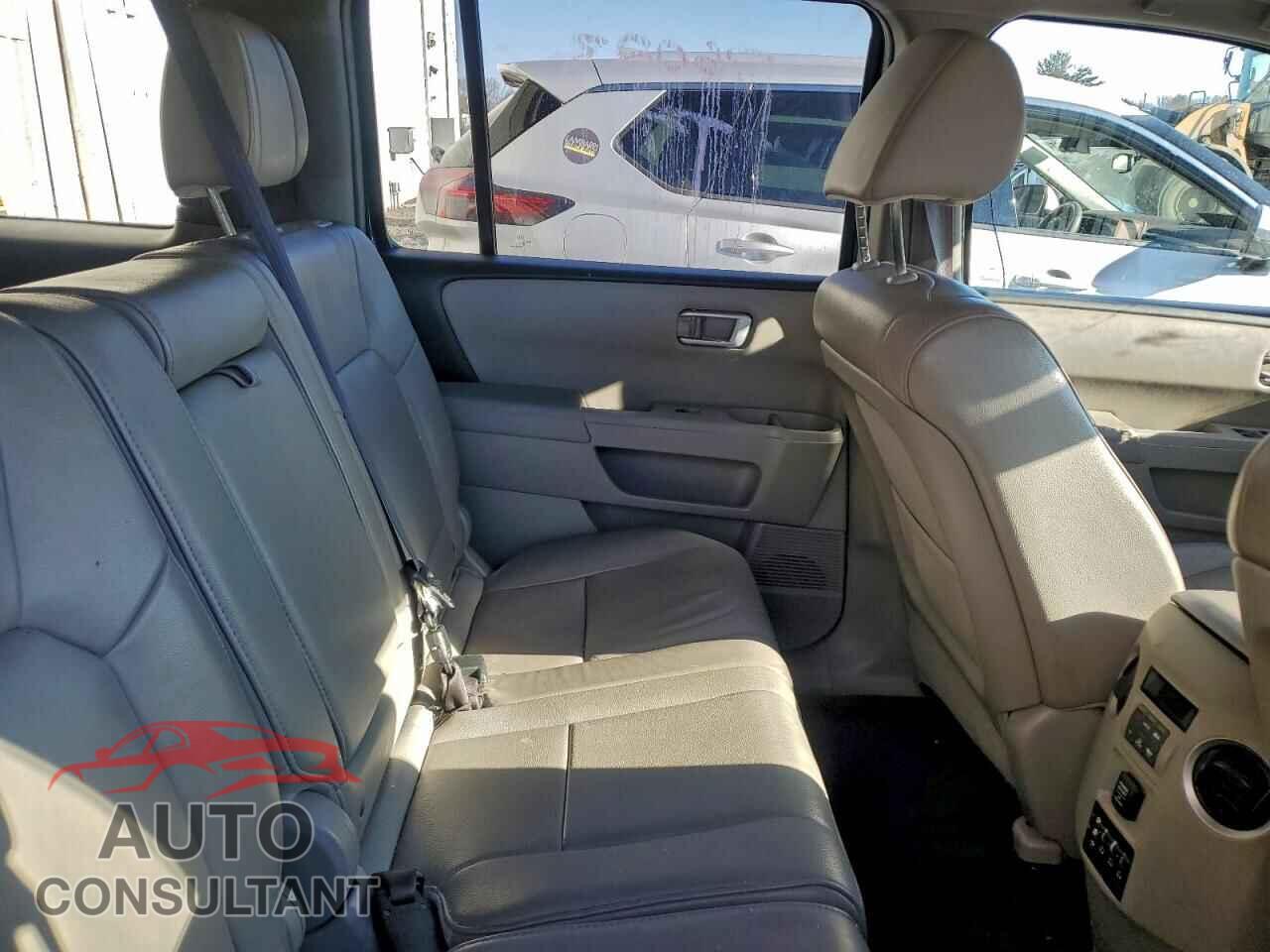 HONDA PILOT 2013 - 5FNYF4H64DB040123