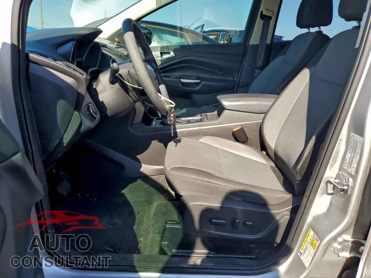 FORD ESCAPE 2017 - 1FMCU0GD3HUC60290