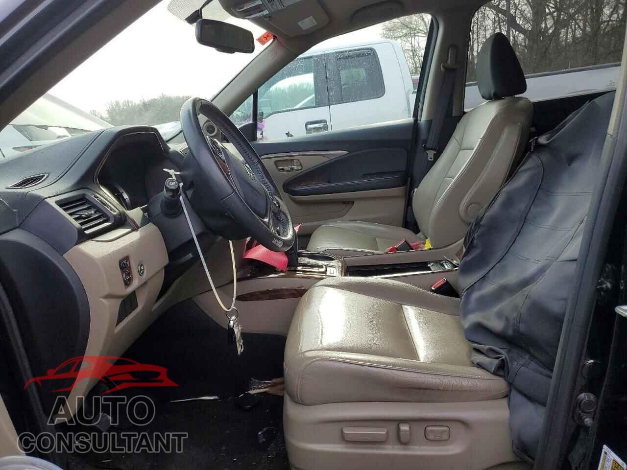 HONDA PILOT 2017 - 5FNYF6H56HB103554