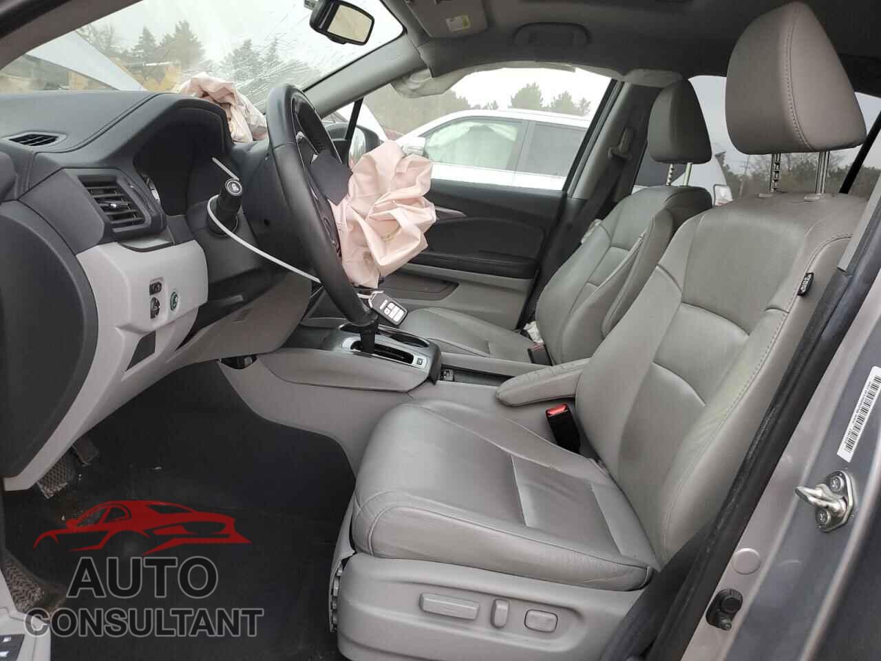HONDA PILOT 2017 - 5FNYF6H51HB019769