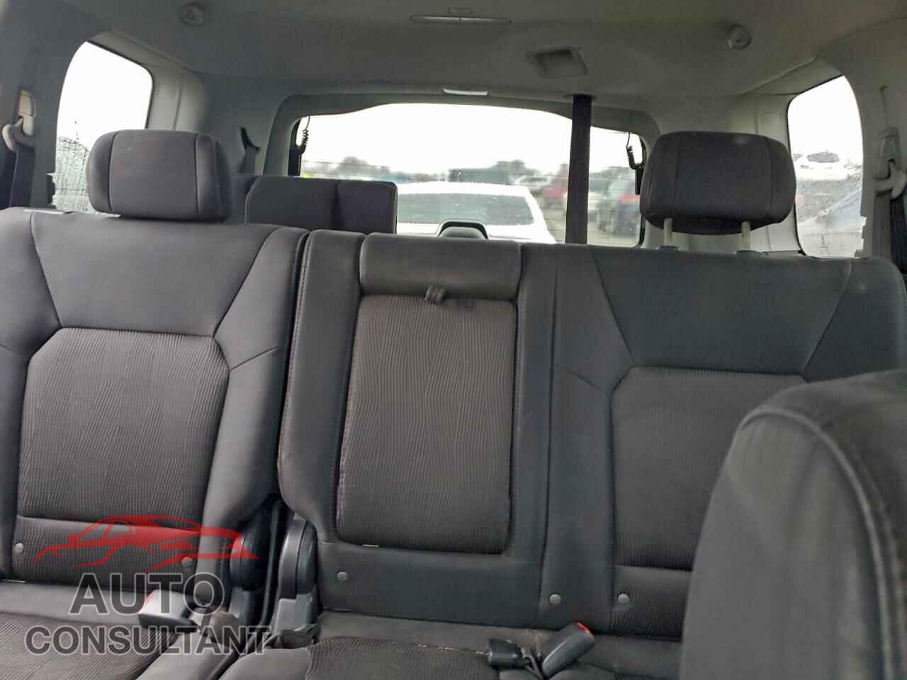 HONDA PILOT 2011 - 5FNYF3H44BB024607