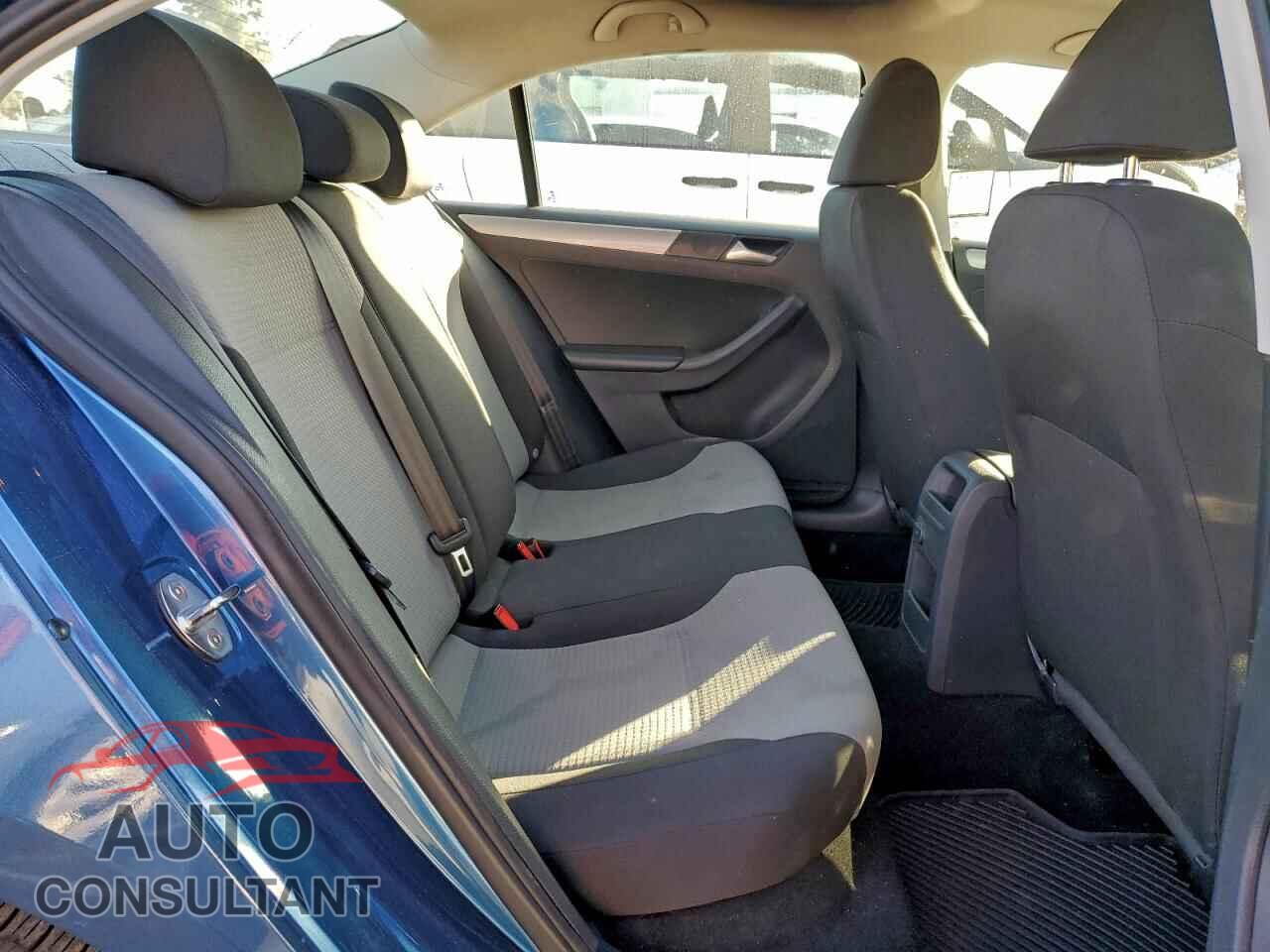 VOLKSWAGEN JETTA 2017 - 3VW2B7AJ3HM384591