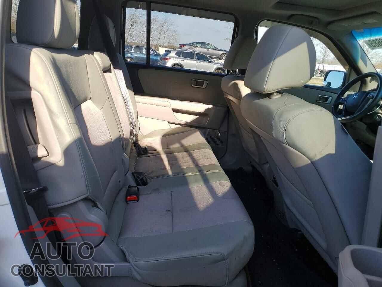HONDA PILOT 2015 - 5FNYF4H38FB048587