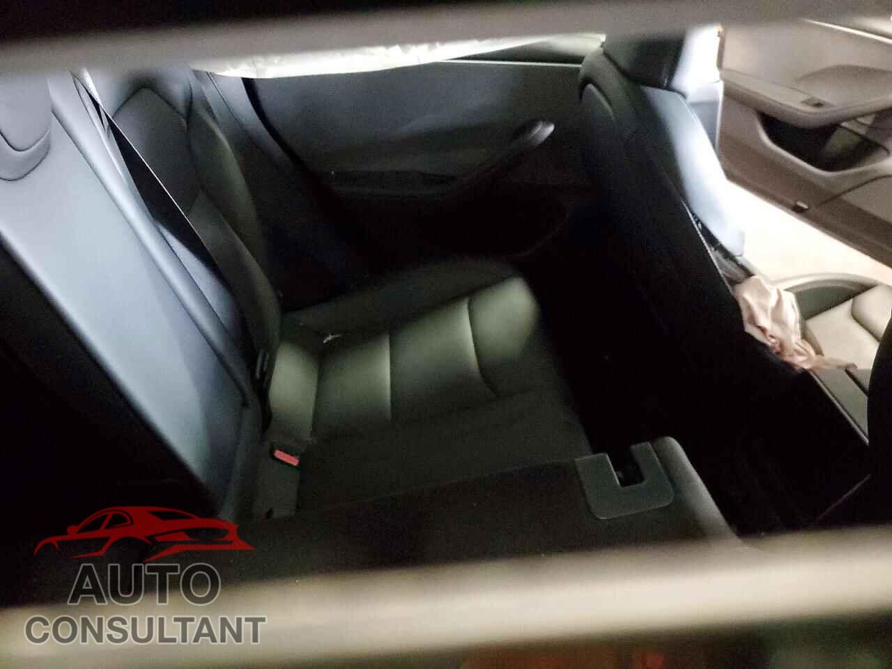 TESLA MODEL 3 2025 - 5YJ3E1EA5SF992498