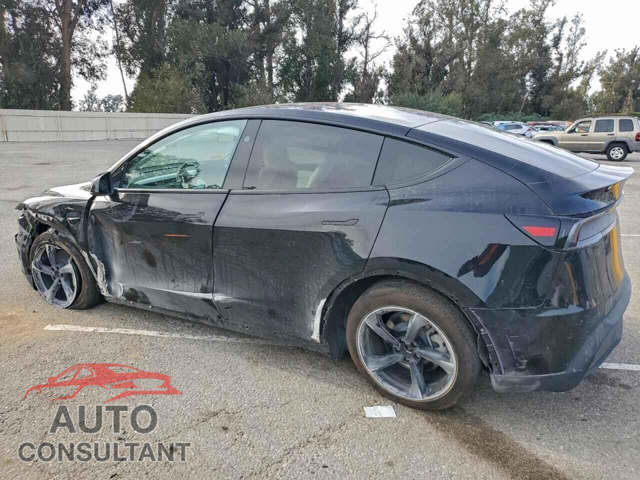 TESLA MODEL Y 2026 - 7SAYGDED8TF401662