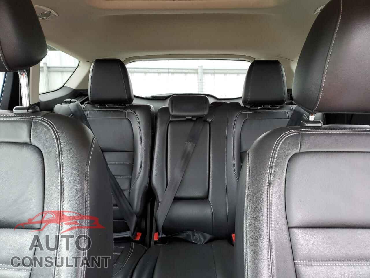 FORD ESCAPE 2017 - 1FMCU0JD2HUC70480