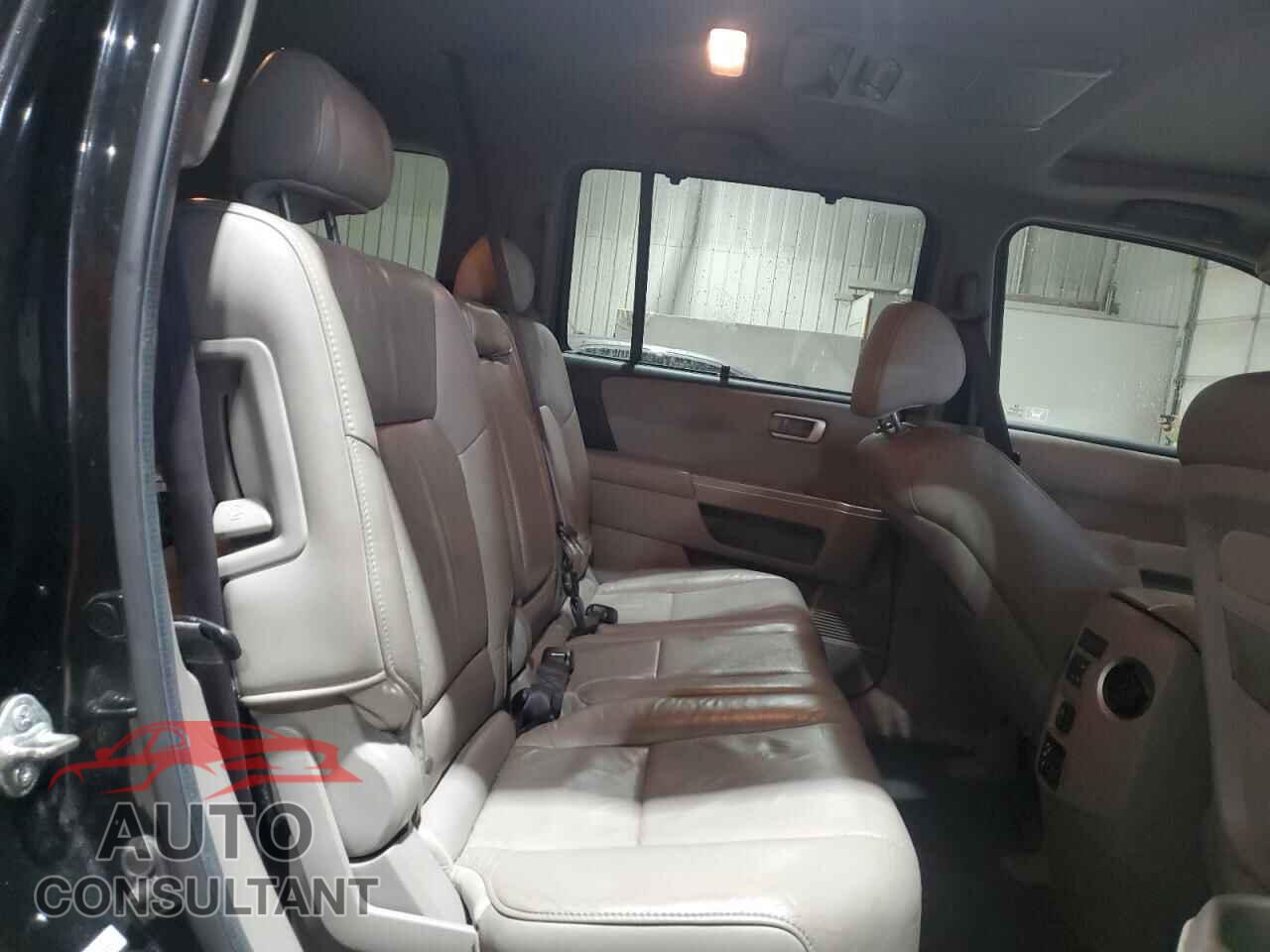 HONDA PILOT 2011 - 5FNYF4H98BB103649