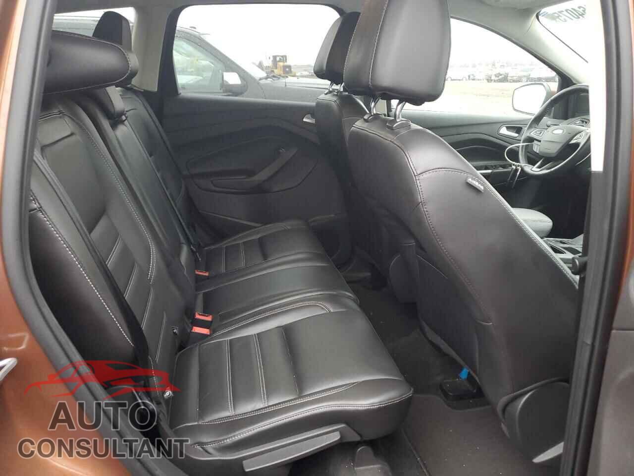 FORD ESCAPE 2017 - 1FMCU0JD5HUC32113