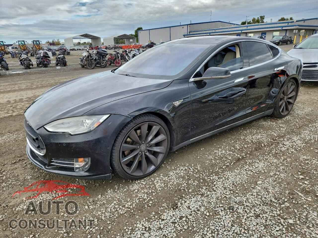 TESLA MODEL S 2013 - 5YJSA1DG8DFP03663
