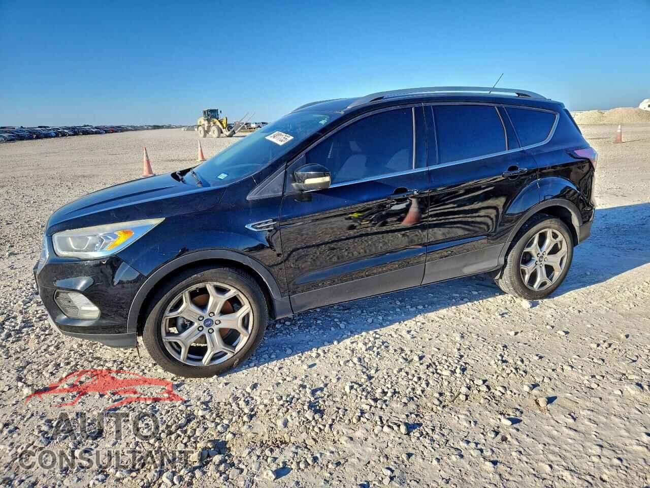 FORD ESCAPE 2017 - 1FMCU0J90HUE93905