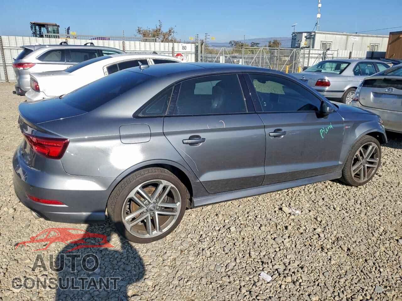 AUDI A3 2018 - WAUJ8GFF6J1038987