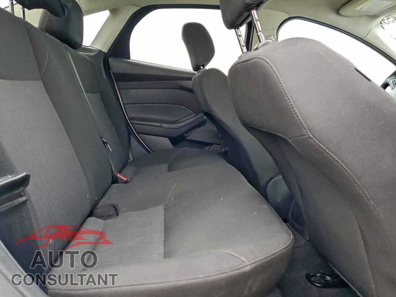 FORD FOCUS 2015 - 1FADP3E27FL222167