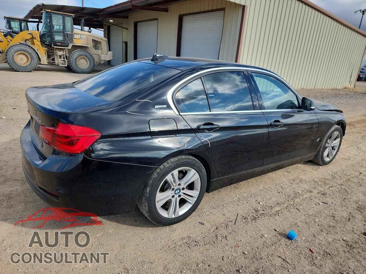 BMW 3 SERIES 2017 - WBA8E1C30HA030022