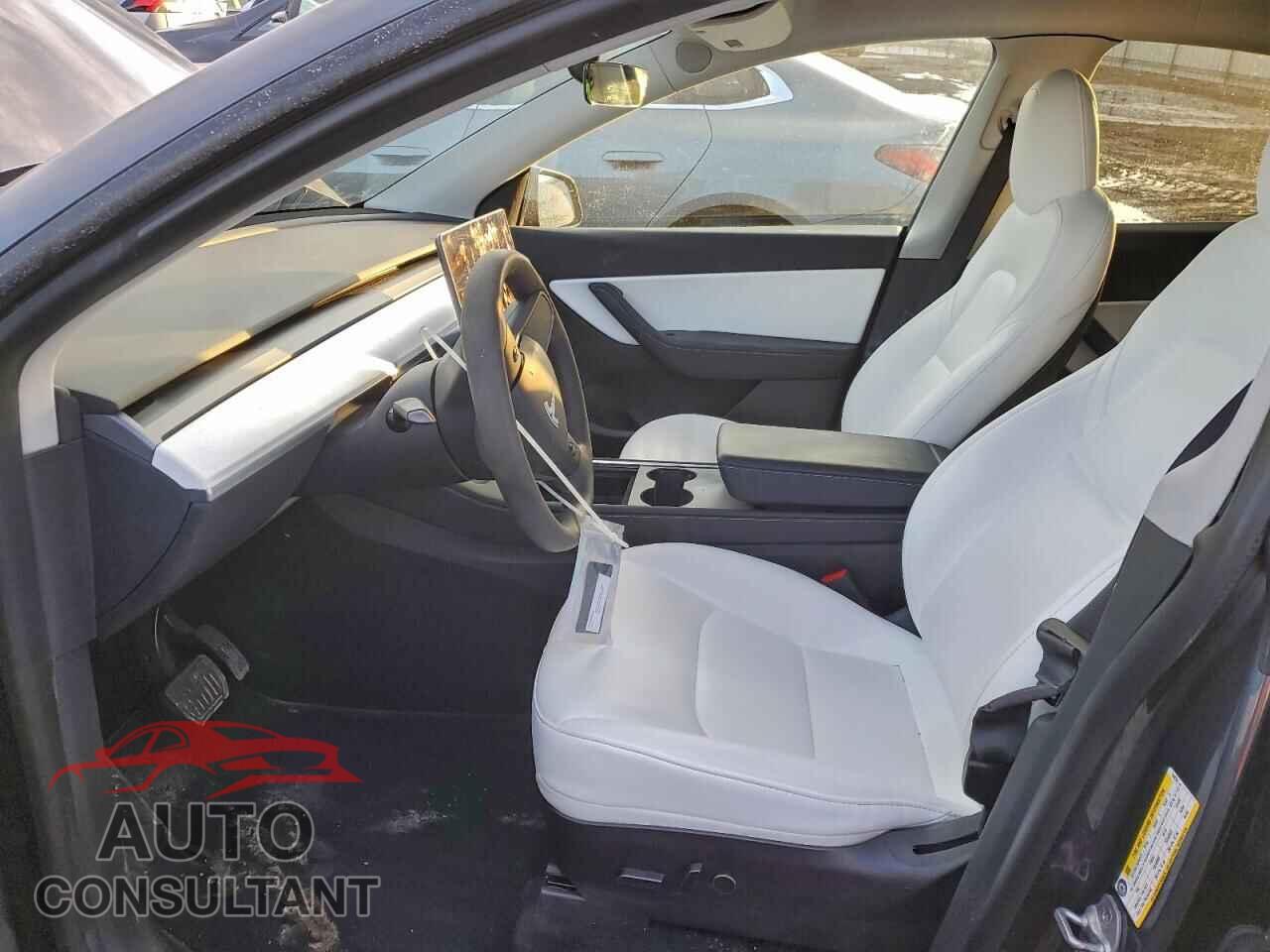 TESLA MODEL Y 2021 - 5YJYGAEE6MF144233