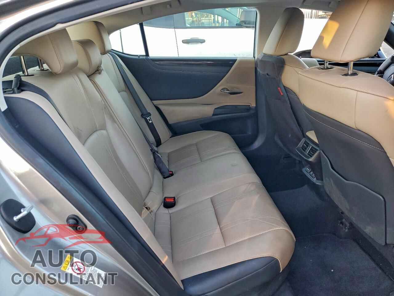 LEXUS ES300 2019 - JTHB21B11K2016499