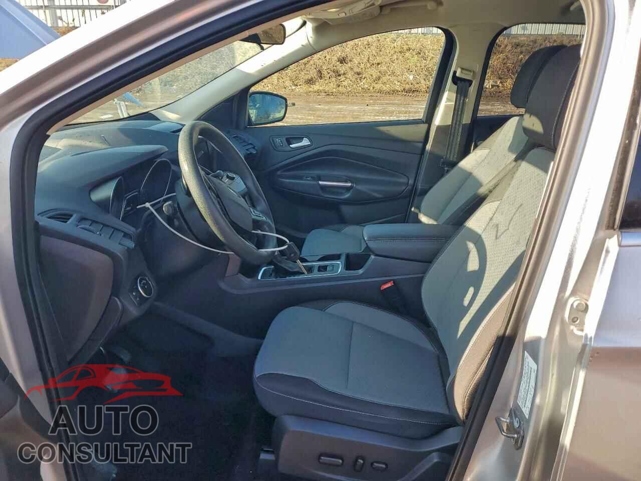 FORD ESCAPE 2017 - 1FMCU9G92HUB76493