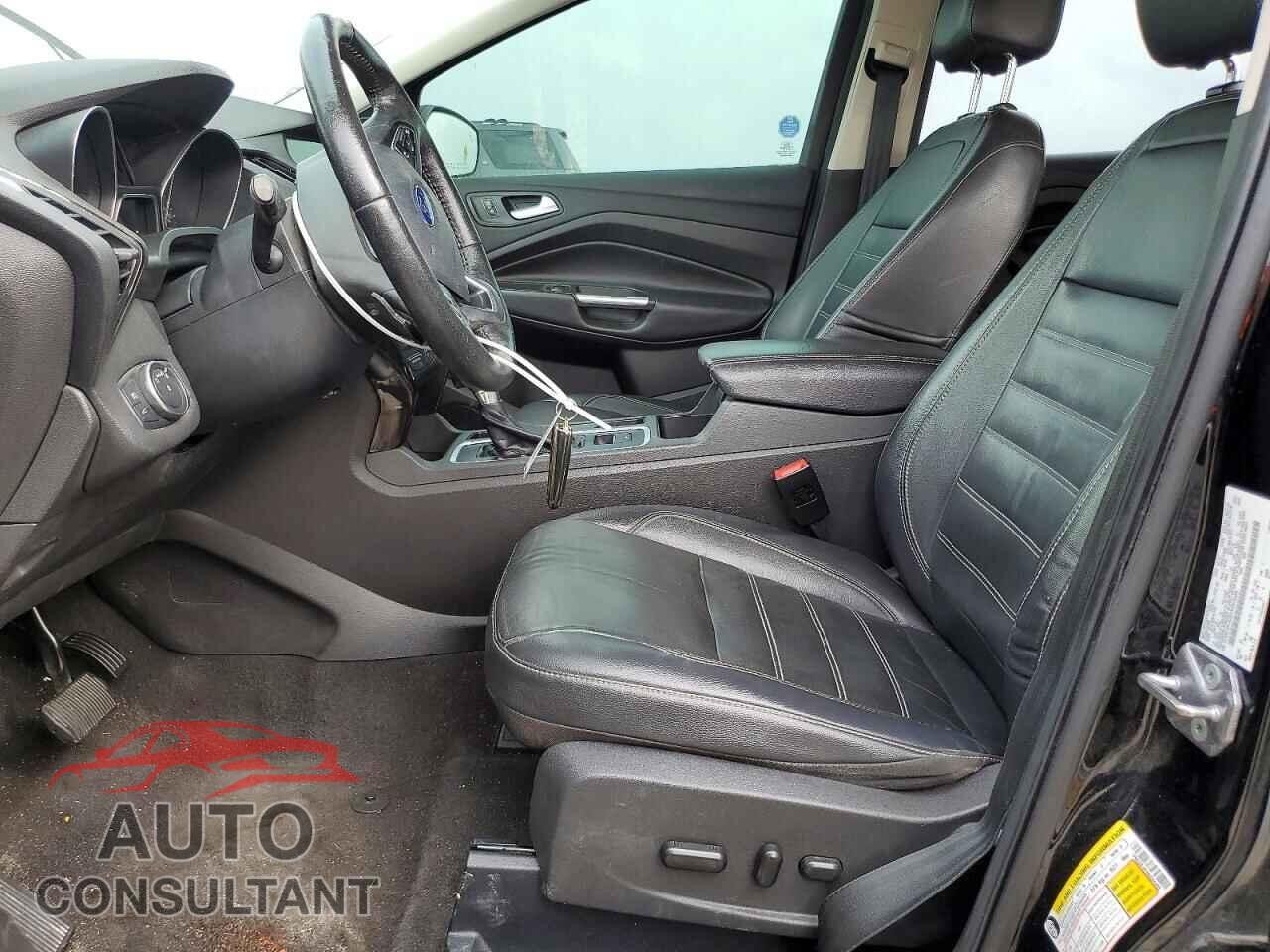 FORD ESCAPE 2017 - 1FMCU0JD5HUD04489