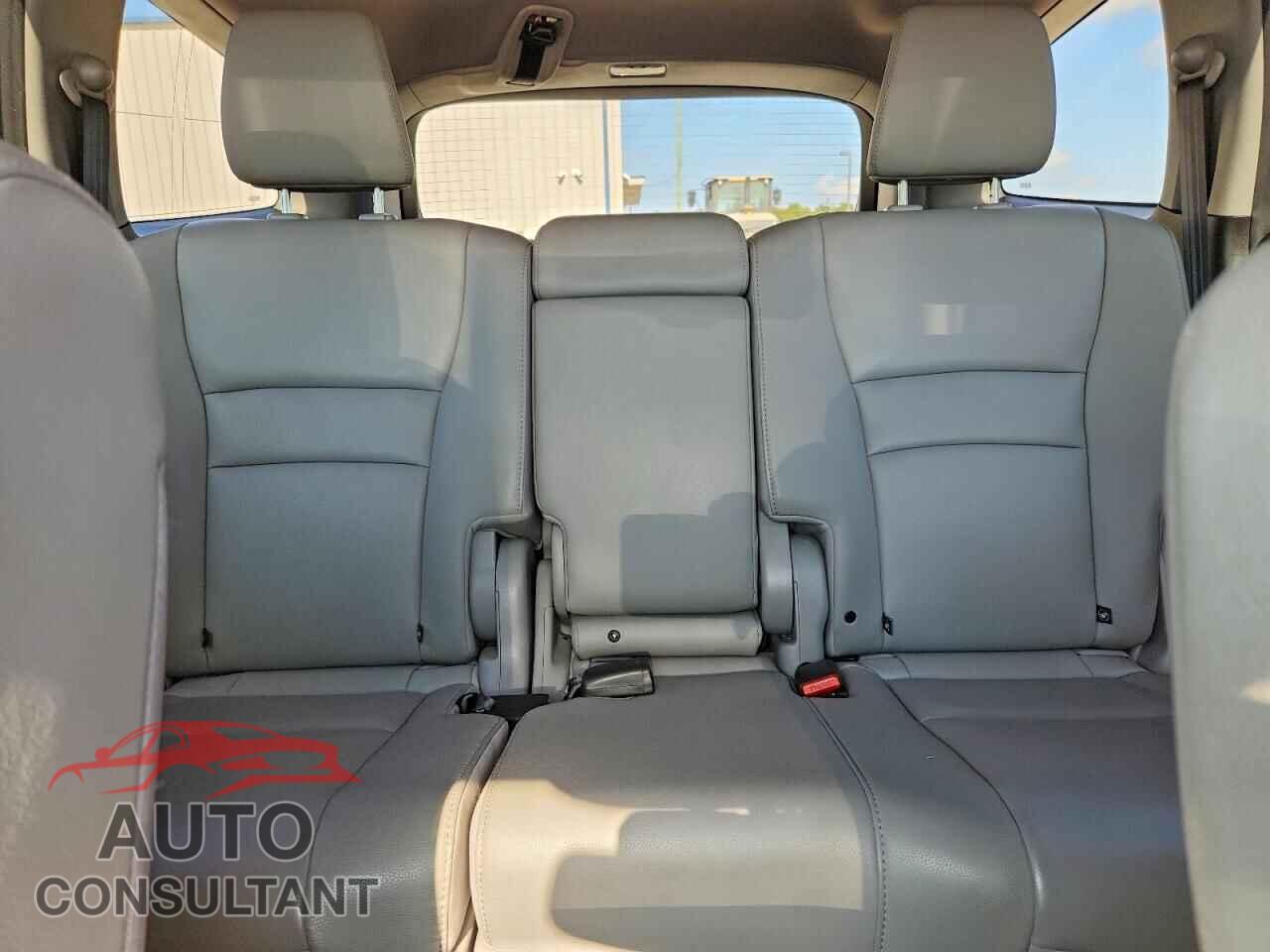 HONDA PILOT 2017 - 5FNYF5H82HB005786