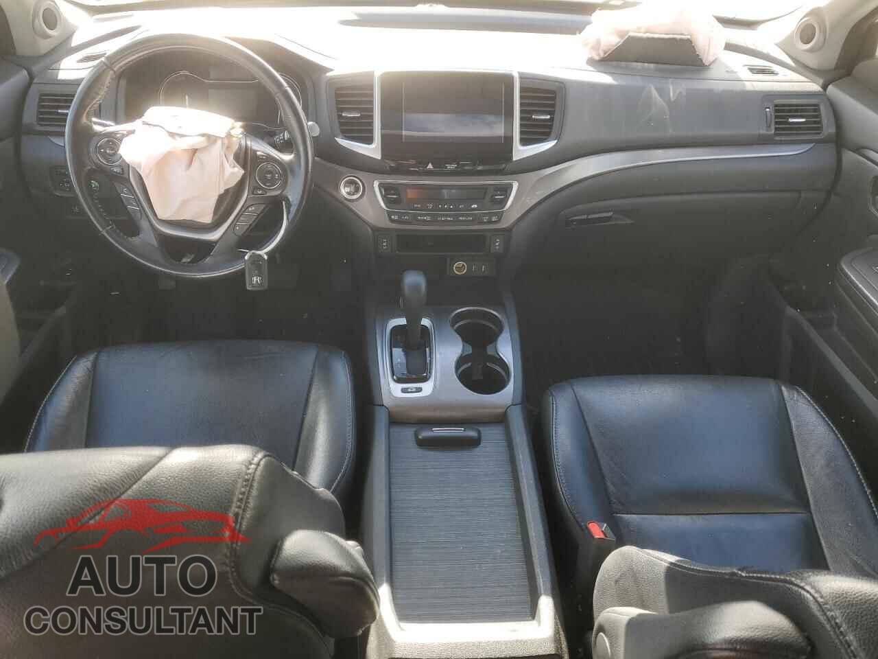 HONDA PILOT 2017 - 5FNYF6H65HB035563