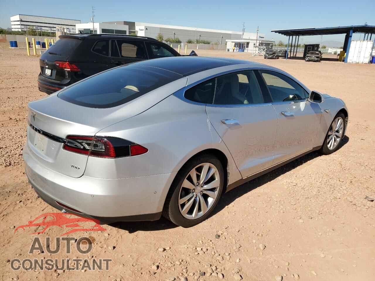 TESLA MODEL S 2015 - 5YJSA1E26FF117212