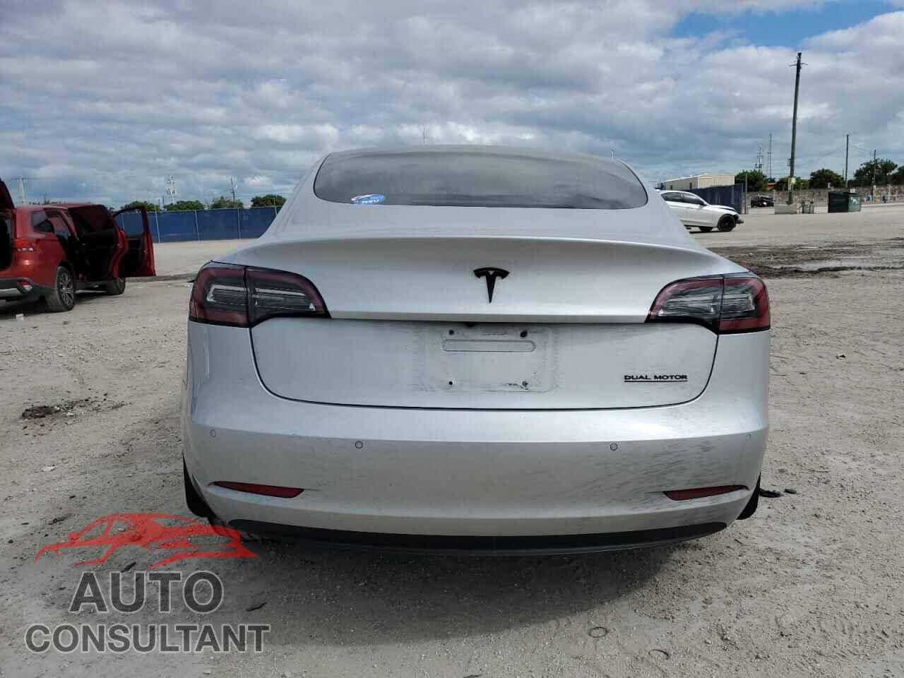 TESLA MODEL 3 2018 - 5YJ3E1EB8JF069276