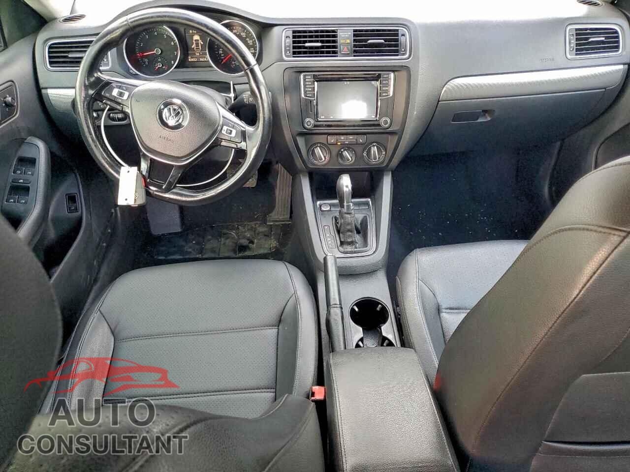 VOLKSWAGEN JETTA 2017 - 3VWDB7AJ4HM205564