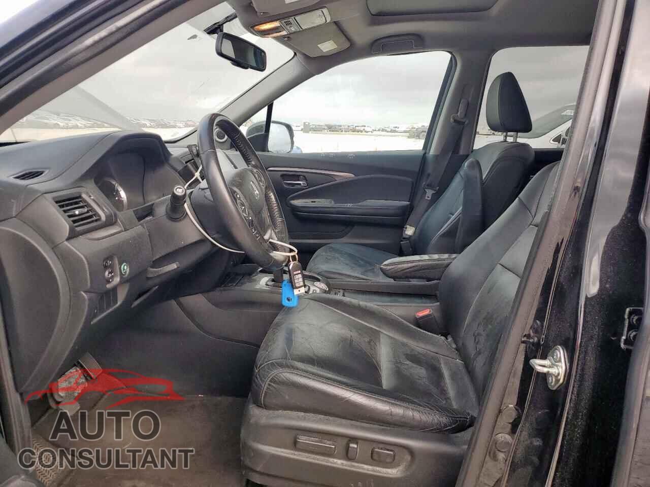 HONDA PILOT 2017 - 5FNYF5H56HB010768