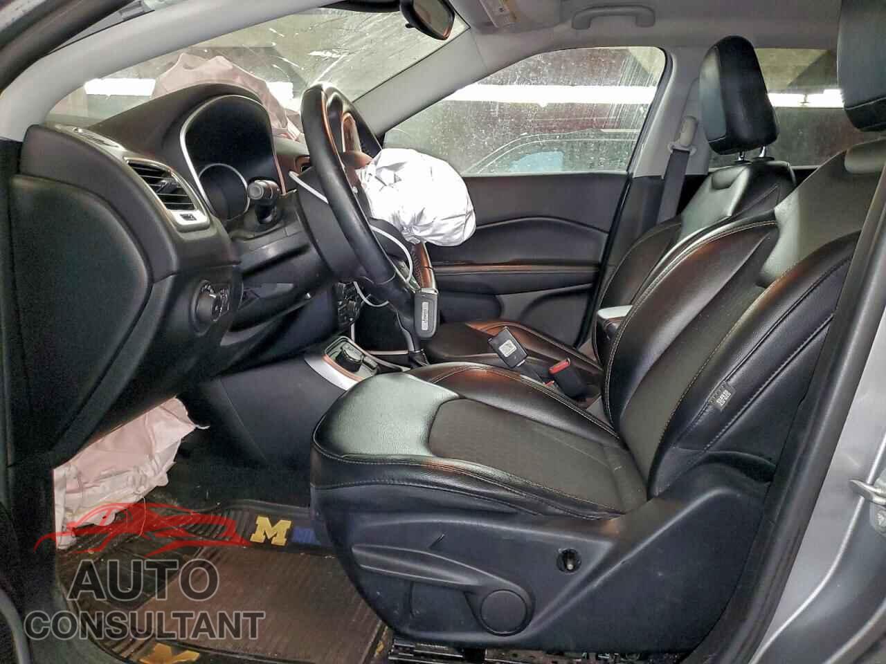 JEEP COMPASS 2019 - 3C4NJDBB8KT641539