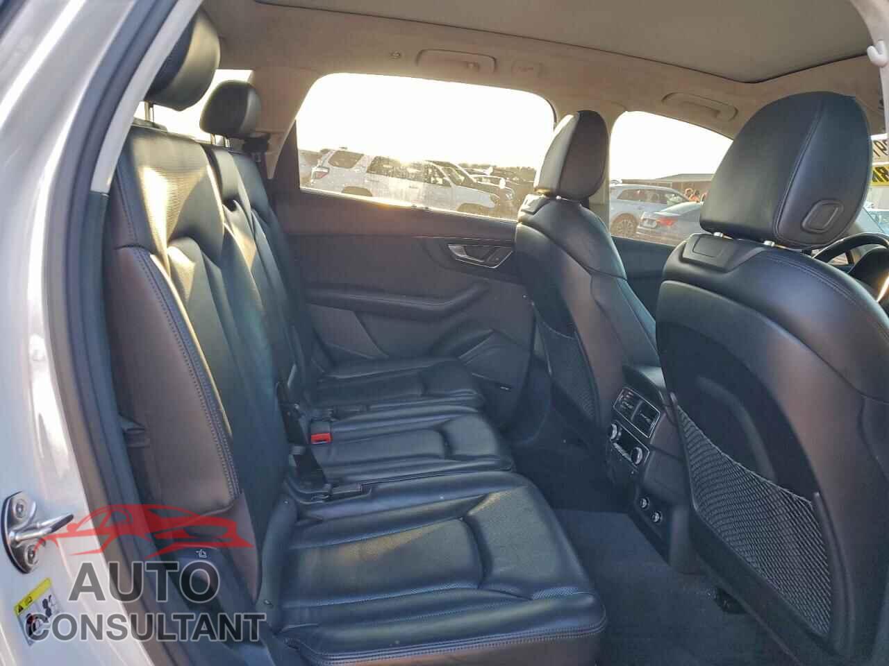 AUDI Q7 2018 - WA1VAAF77JD010283