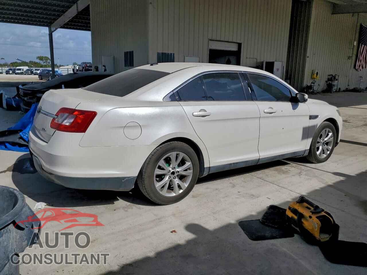 FORD TAURUS 2011 - 1FAHP2EW0BG109727