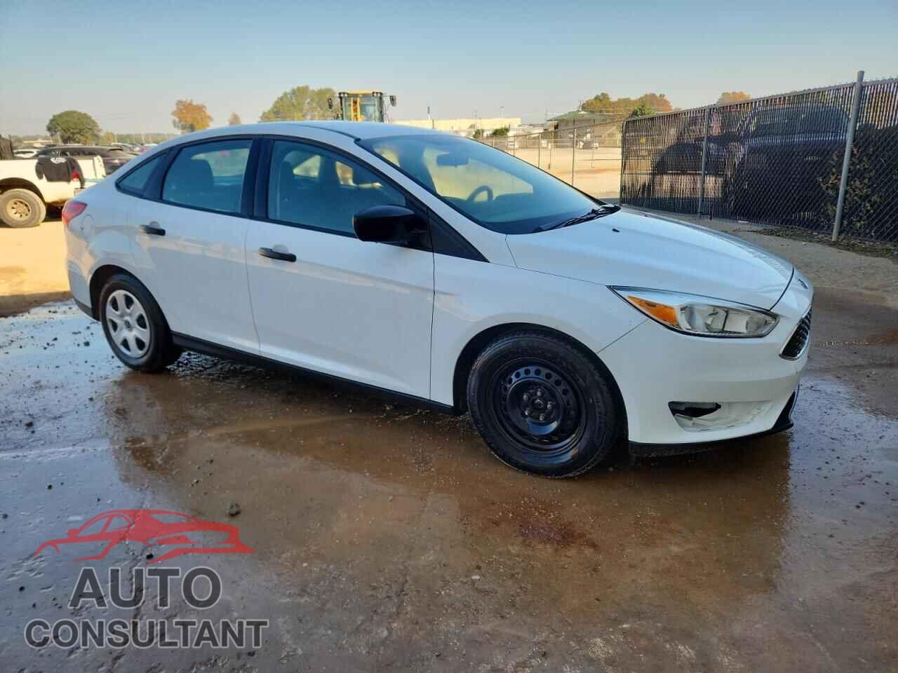 FORD FOCUS 2018 - 1FADP3E23JL220540