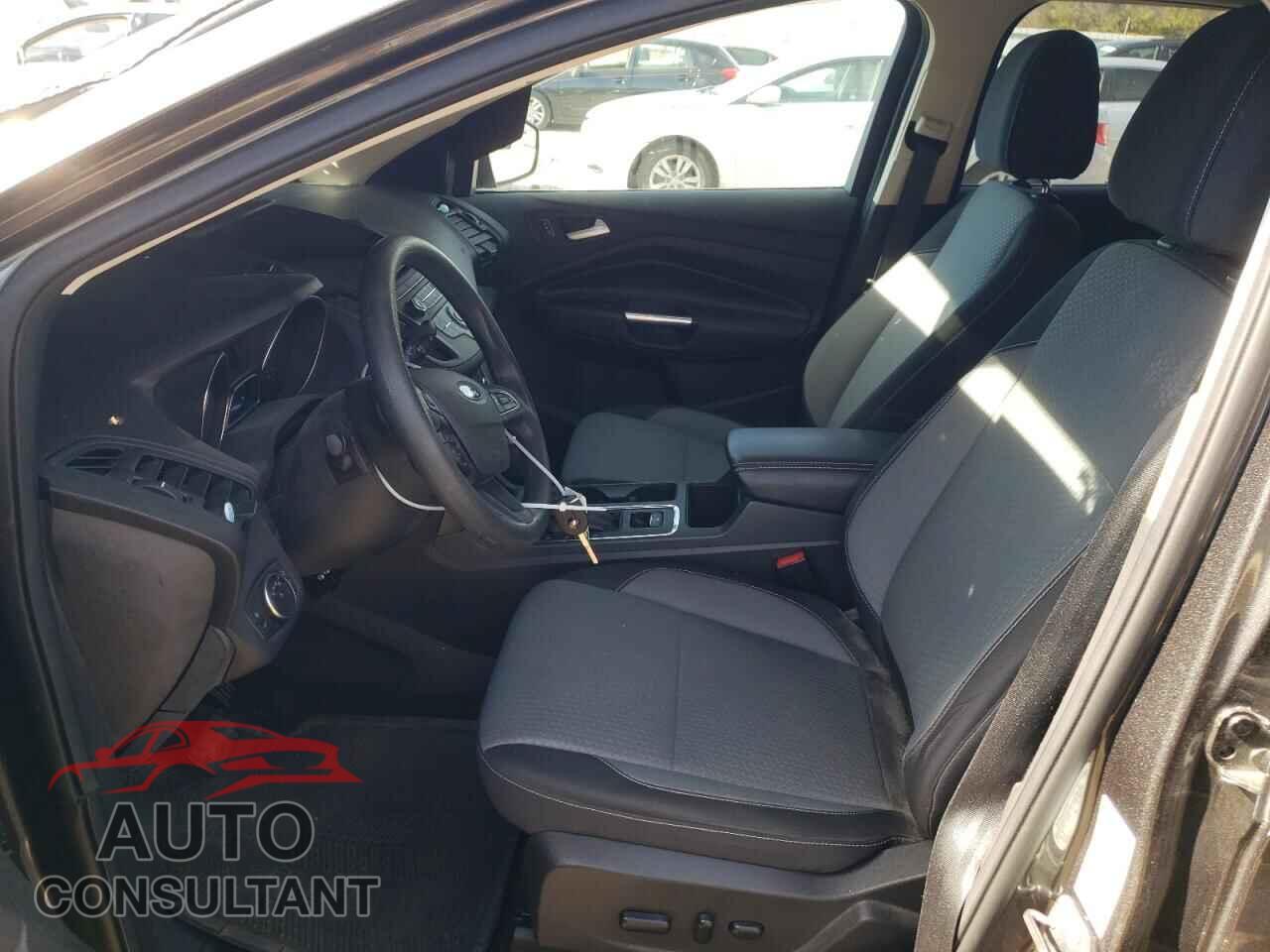 FORD ESCAPE 2017 - 1FMCU0G96HUB65184