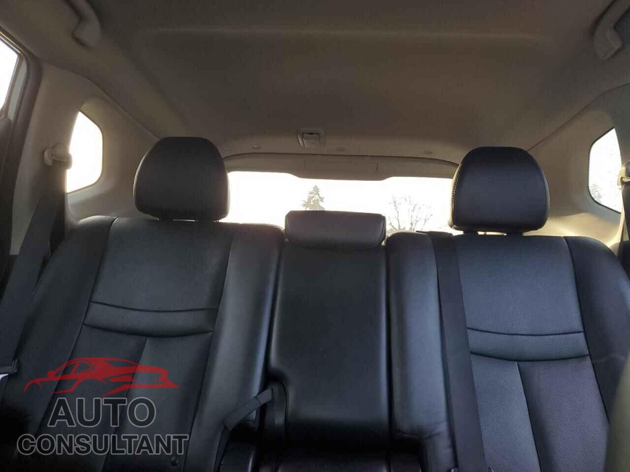 NISSAN ROGUE 2015 - 5N1AT2MV1FC860067