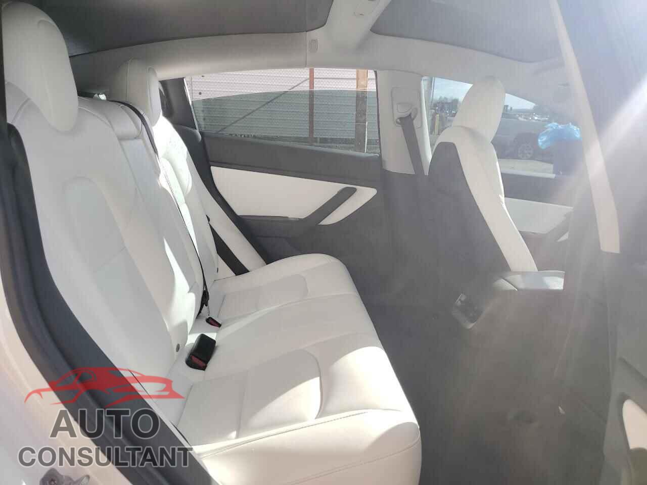 TESLA MODEL 3 2019 - 5YJ3E1EB8KF440289